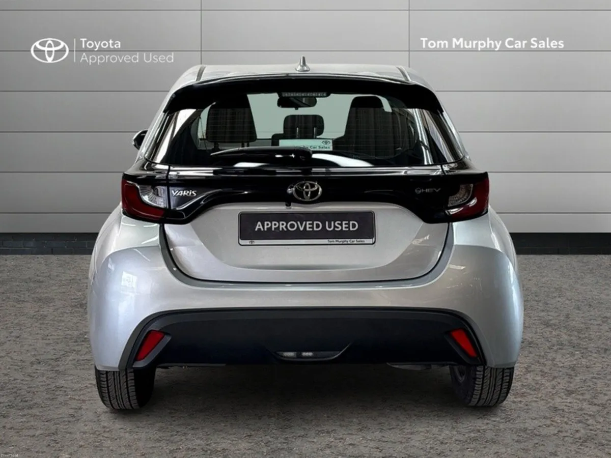 Toyota Yaris YARIS HYBRID 1.5 LUNA - Image 4