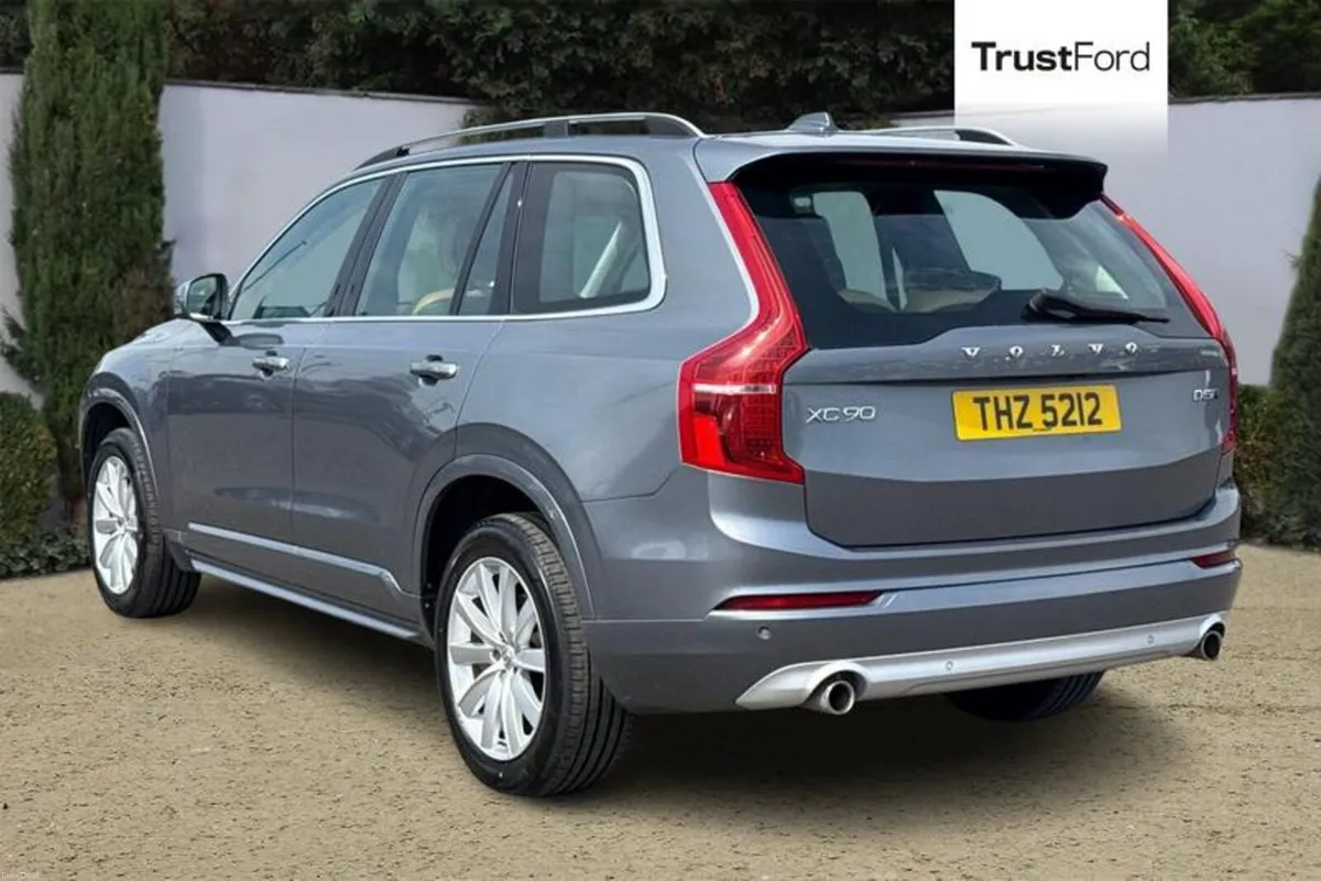 Volvo XC90 Momentum - Image 2