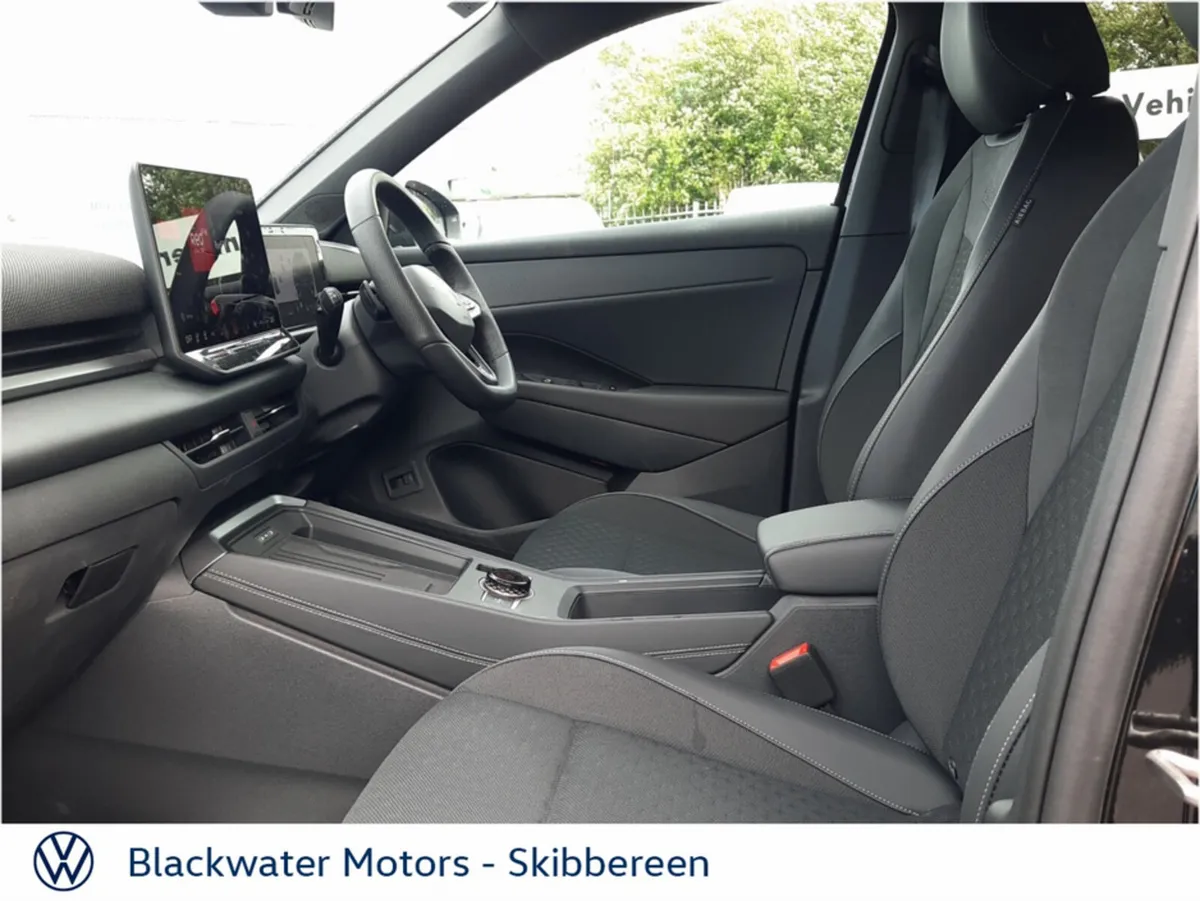 Volkswagen T-Roc 1.5TSI 116BHP LIFE MILD HYBRID WI - Image 4
