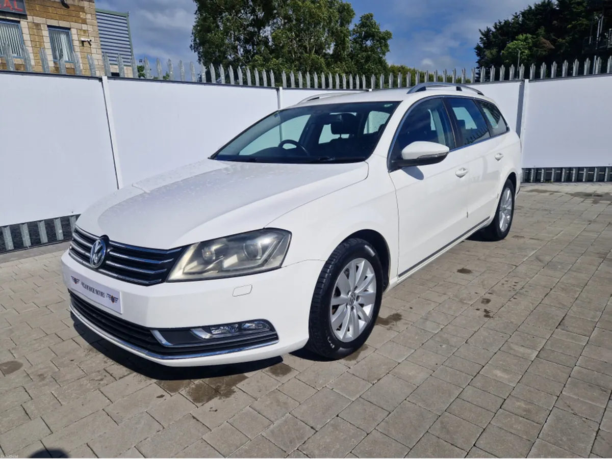 Volkswagen Passat 1.4 PETROL AUTO - Image 4