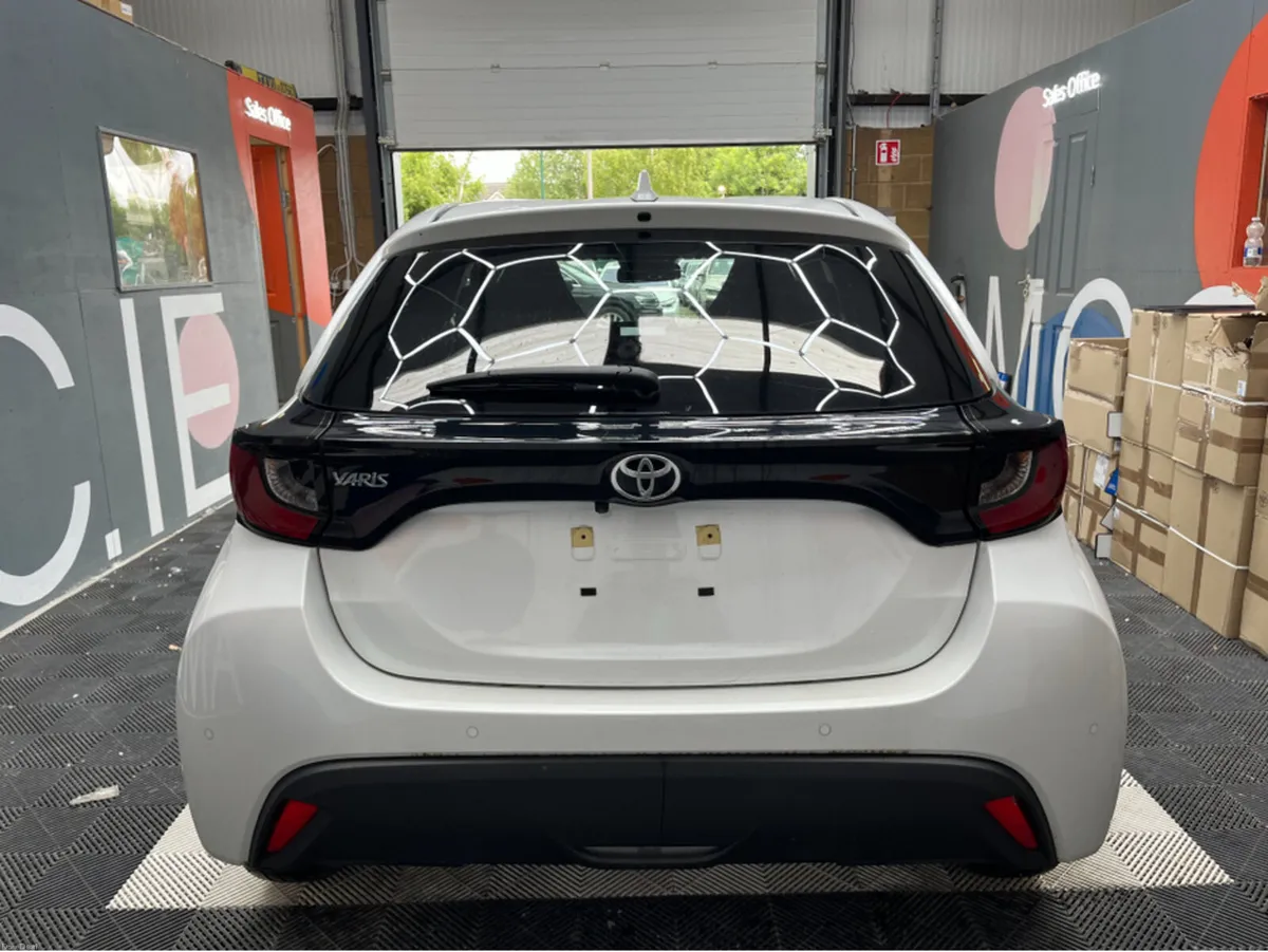 Toyota Yaris 2024 TOYOTA YARIS X 1.0 AUTOMATIC / R - Image 3