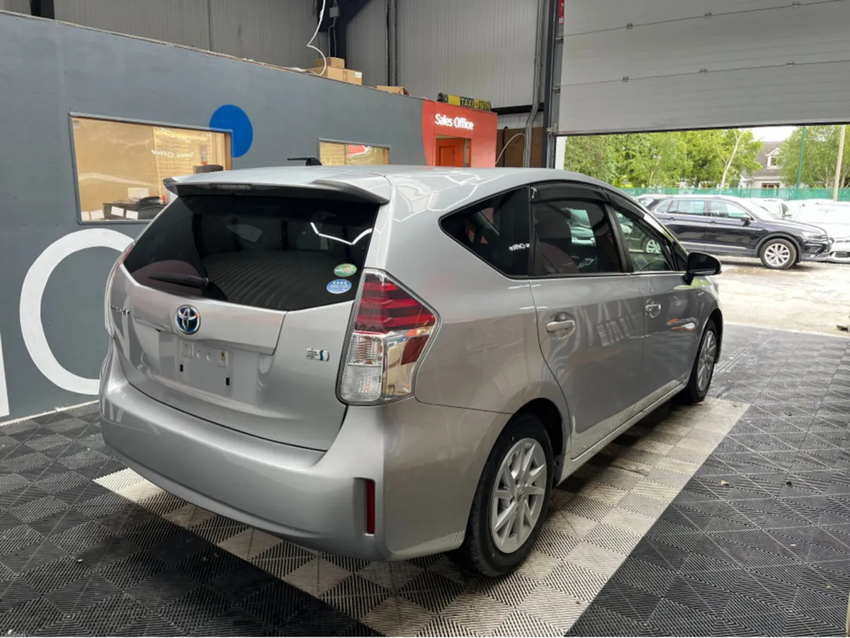 Toyota Prius 2015 TOYOTA PRIUS ALPHA S 1.8 AUTOMAT - Image 2