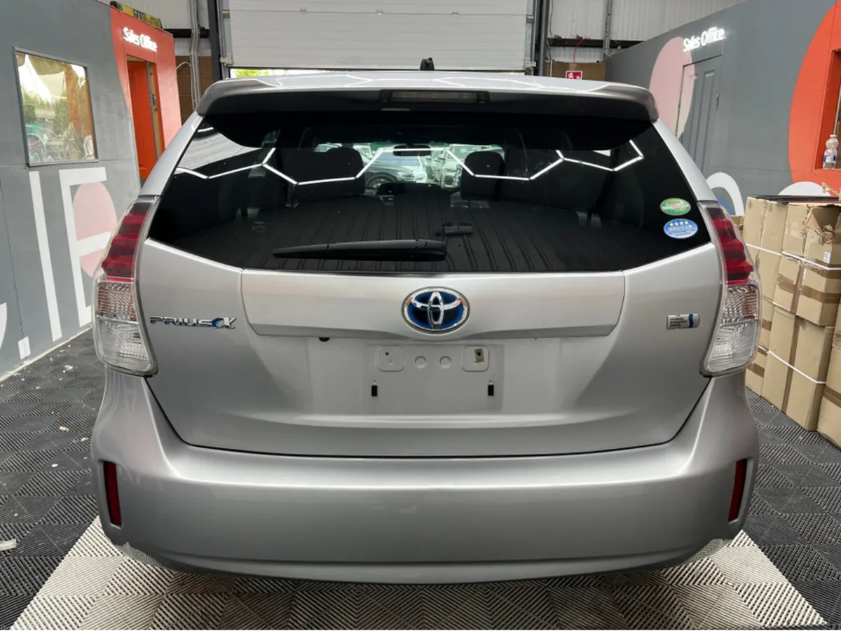 Toyota Prius 2015 TOYOTA PRIUS ALPHA S 1.8 AUTOMAT - Image 3