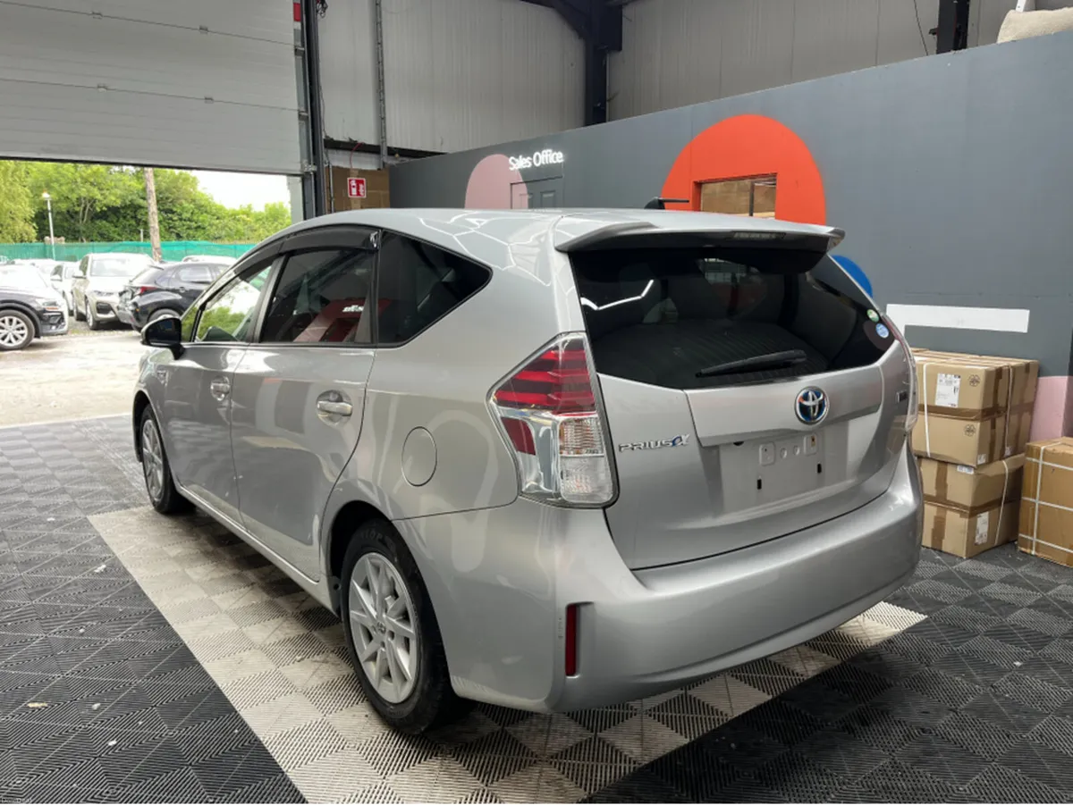 Toyota Prius 2015 TOYOTA PRIUS ALPHA S 1.8 AUTOMAT - Image 4