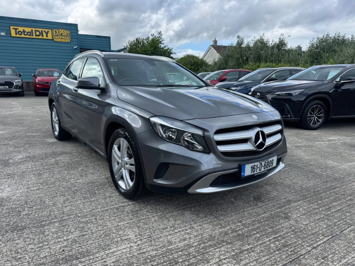 Mercedes-Benz GLA GLA180 URBAN - Image 3