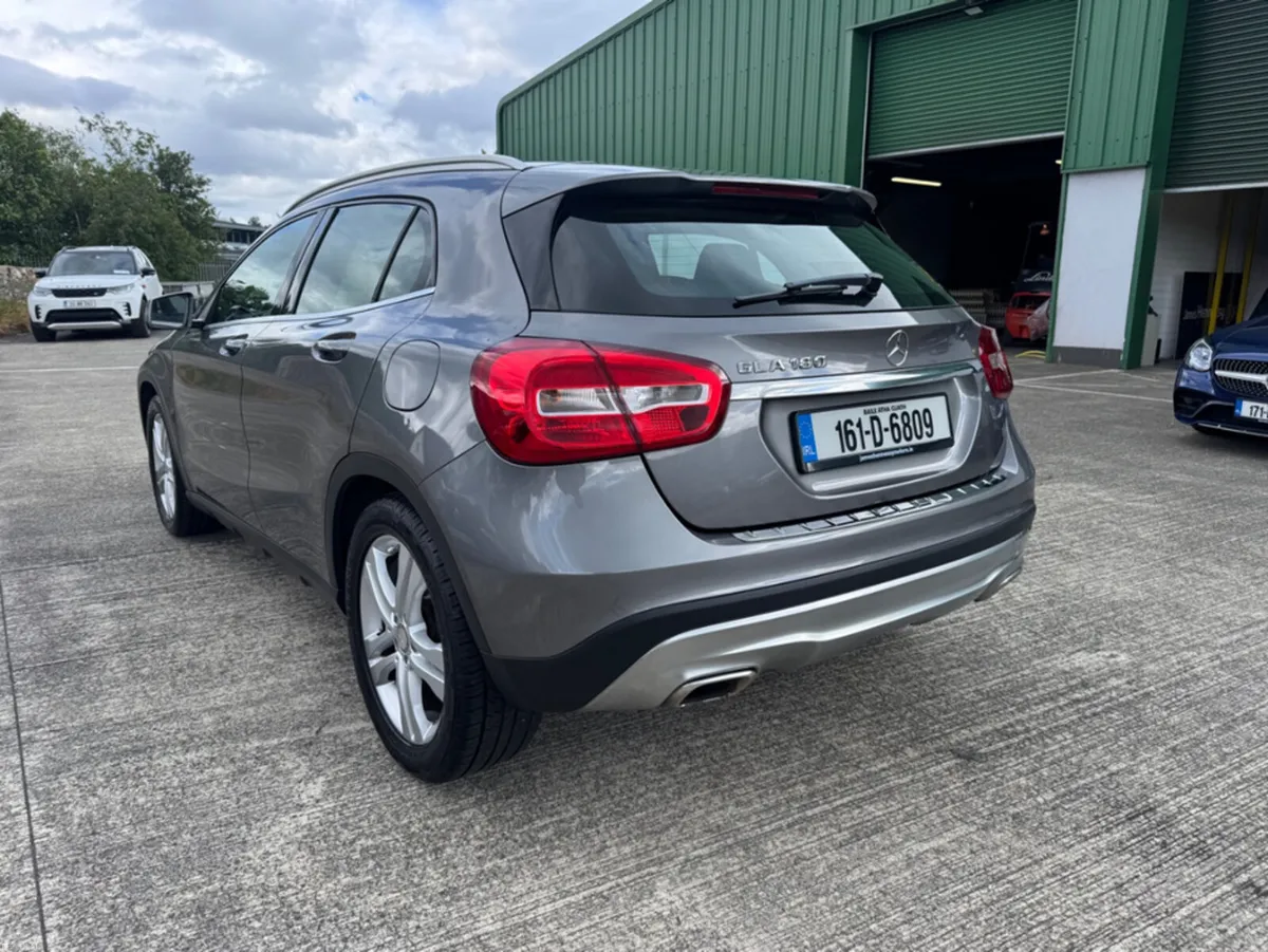 Mercedes-Benz GLA GLA180 URBAN - Image 4