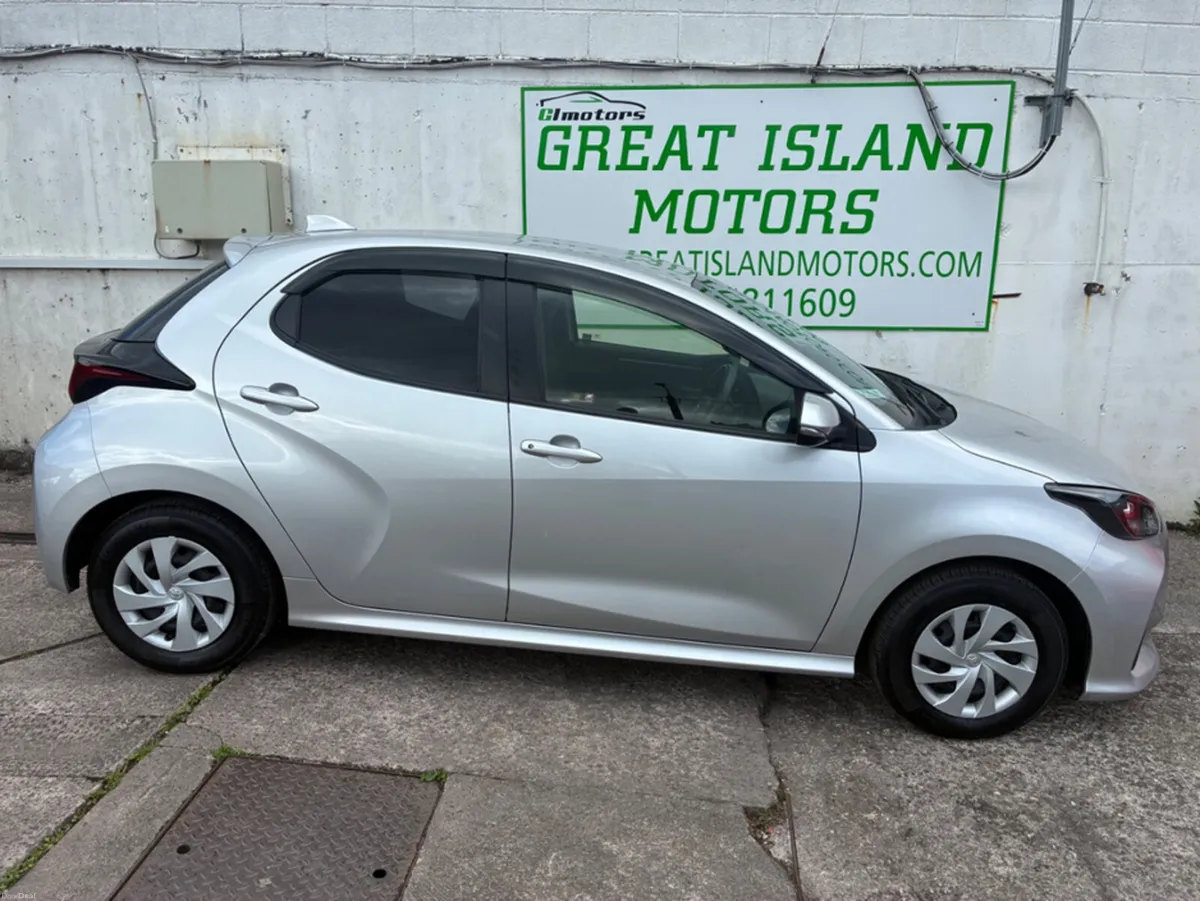 Toyota Yaris 1.5 petrol hybrid automatic - Image 4