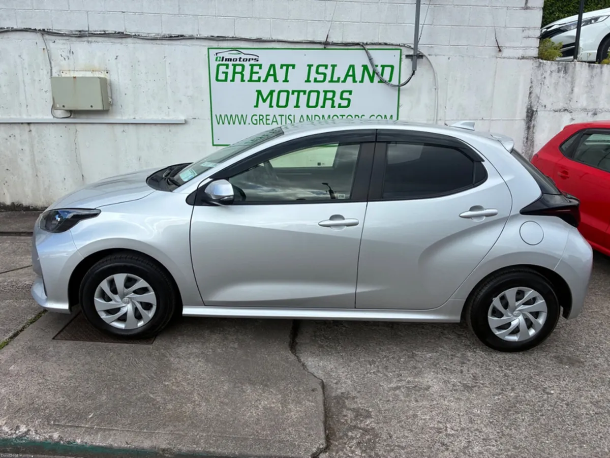 Toyota Yaris 1.5i X HYBRID AUTOMATIC - Image 6