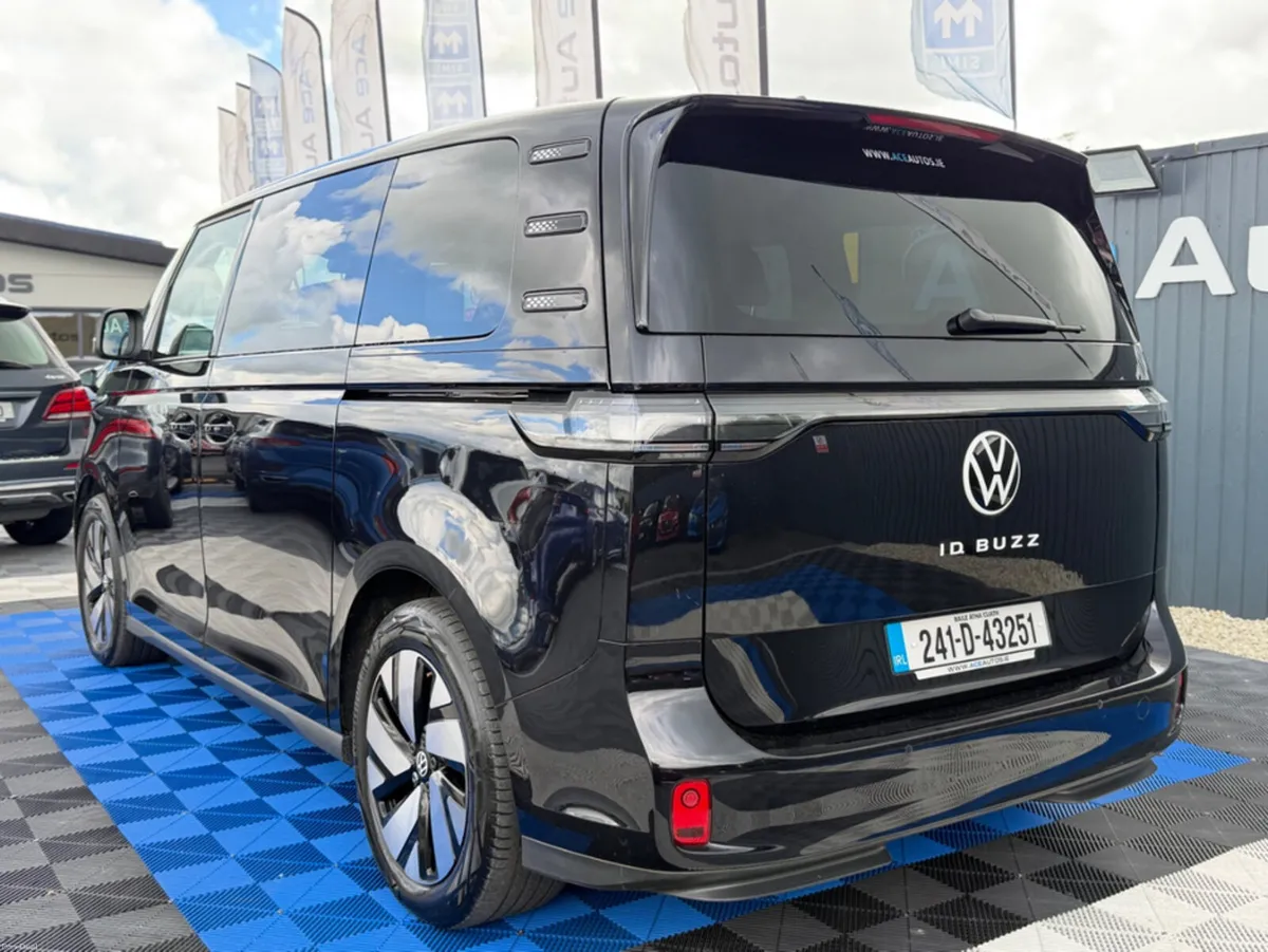 Volkswagen ID.Buzz LIFE - 204BHP - ELECTRIC - AUTO - Image 5