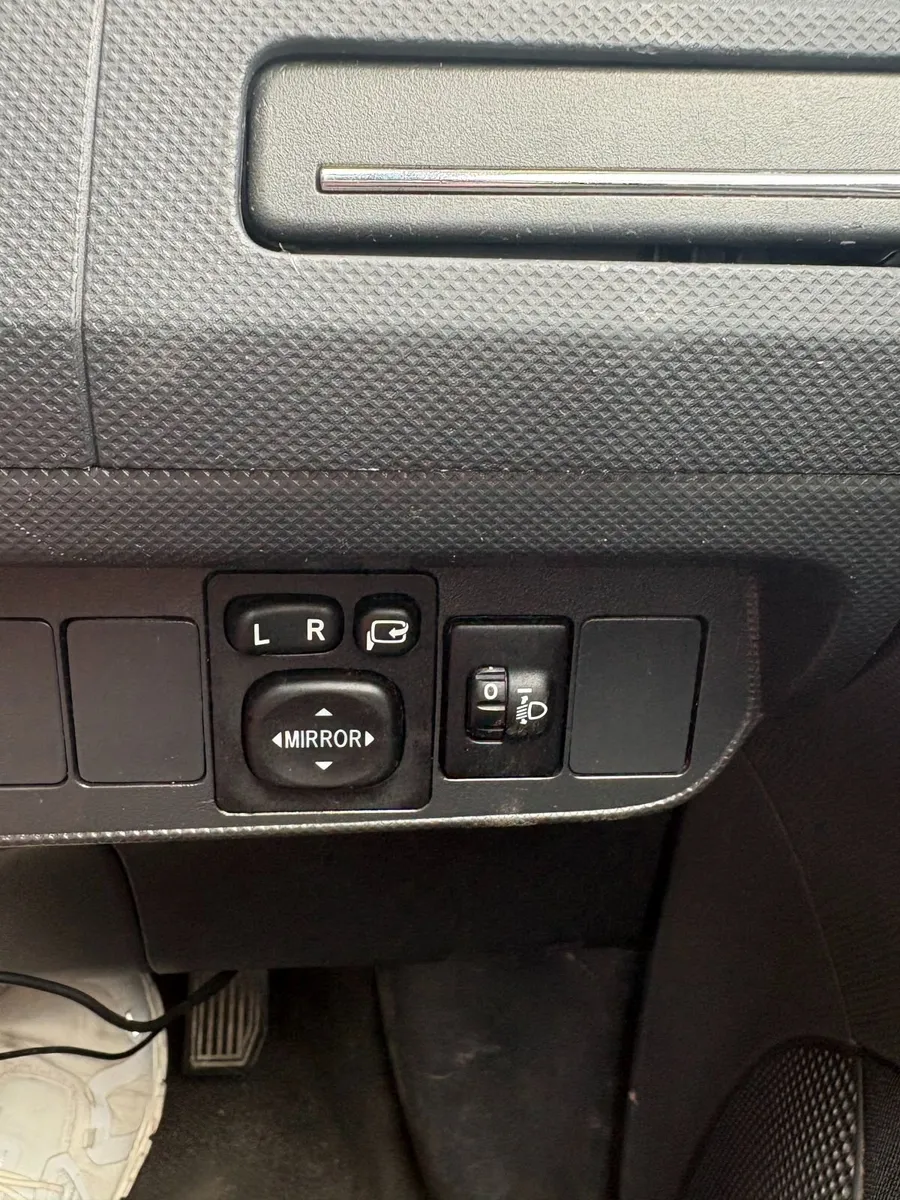 Toyota Auris 2011 TR  D-4-D - Image 4