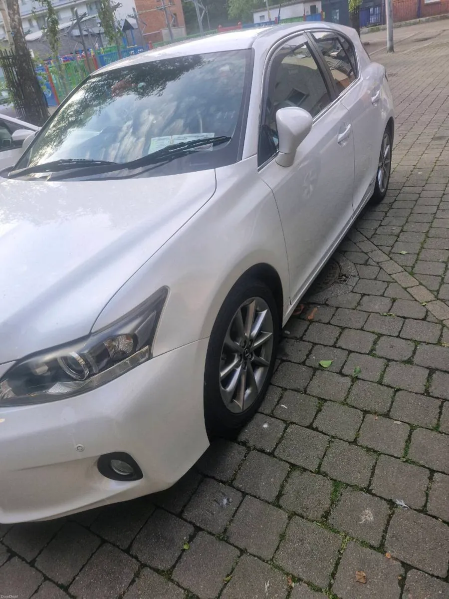 Lexus ct200h - Image 3