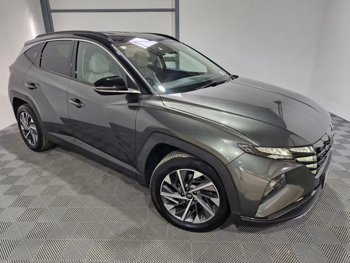 2021 Hyundai Tuscon Executive Plus Only 68,000KM - Image 2