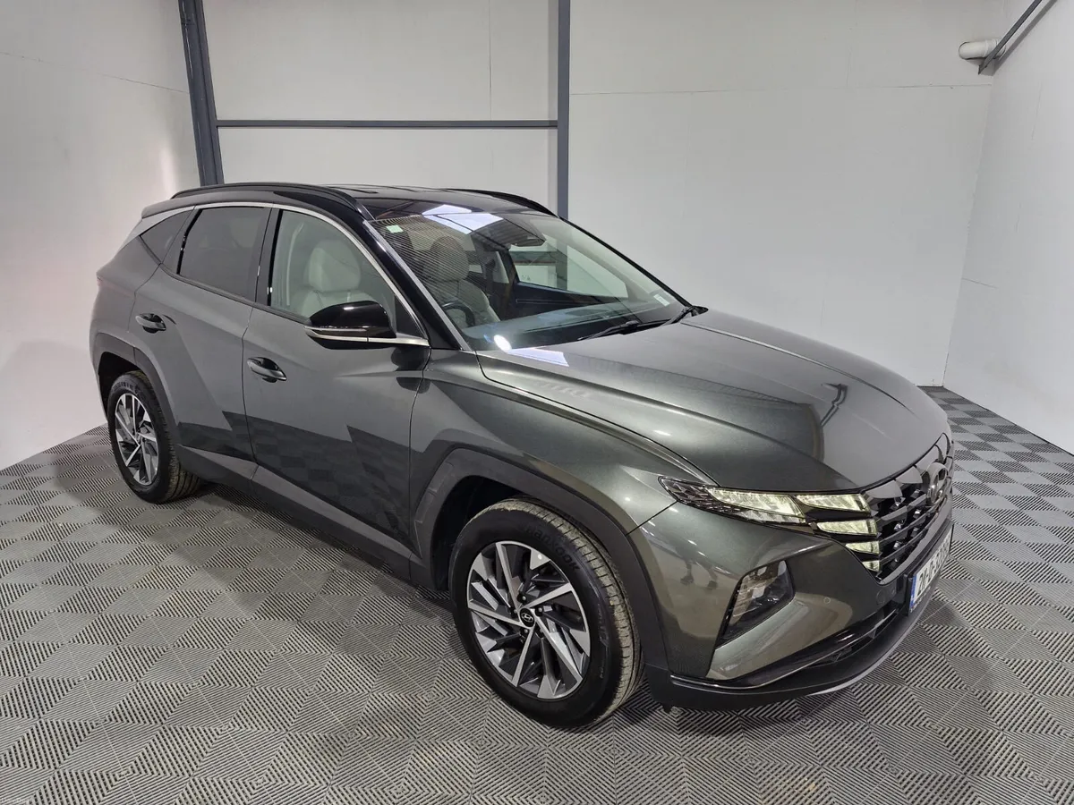 2021 Hyundai Tuscon Executive Plus Only 68,000KM - Image 3