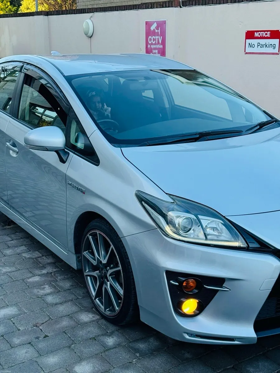 Toyota Prius GS Sport 2014 - Image 3