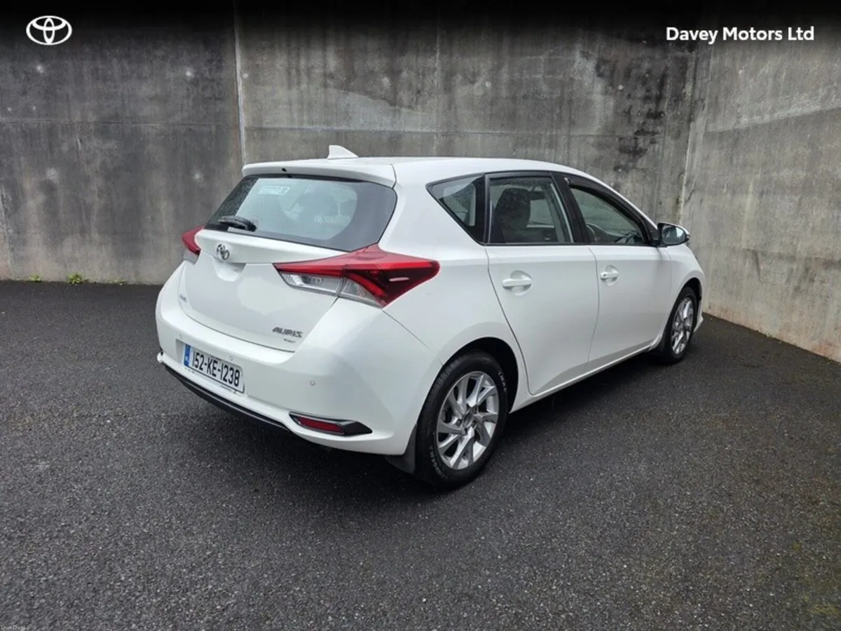 Toyota Auris 1.4 D-4D AURA 4DR - Image 2