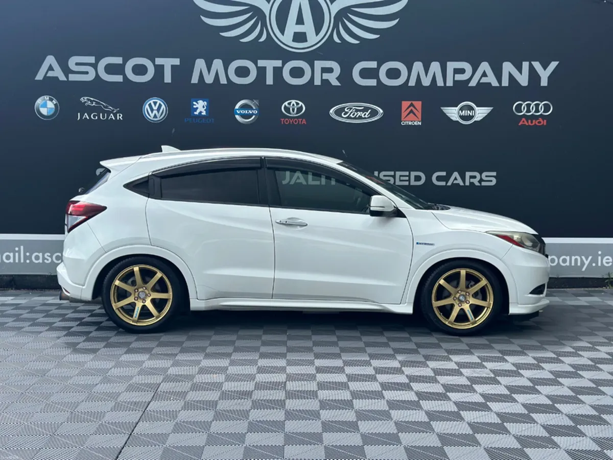 Honda Vezel 2015, Hatchback, 1.5L Petrol Hybrid - Image 5