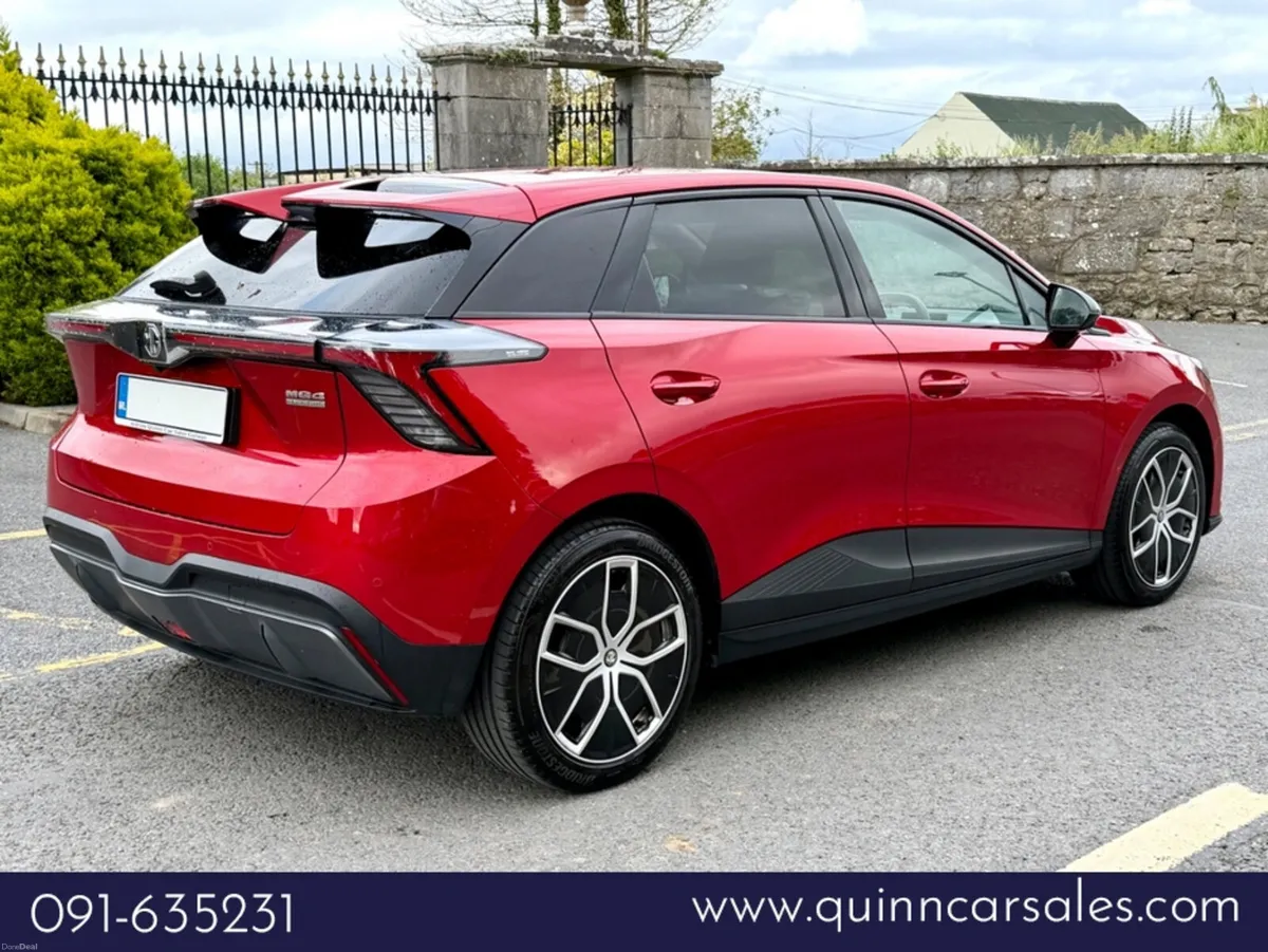 MG MG4 EXCLUSIVE TROPHY 64 KW 203 BHP 5DR AUTO LON - Image 3