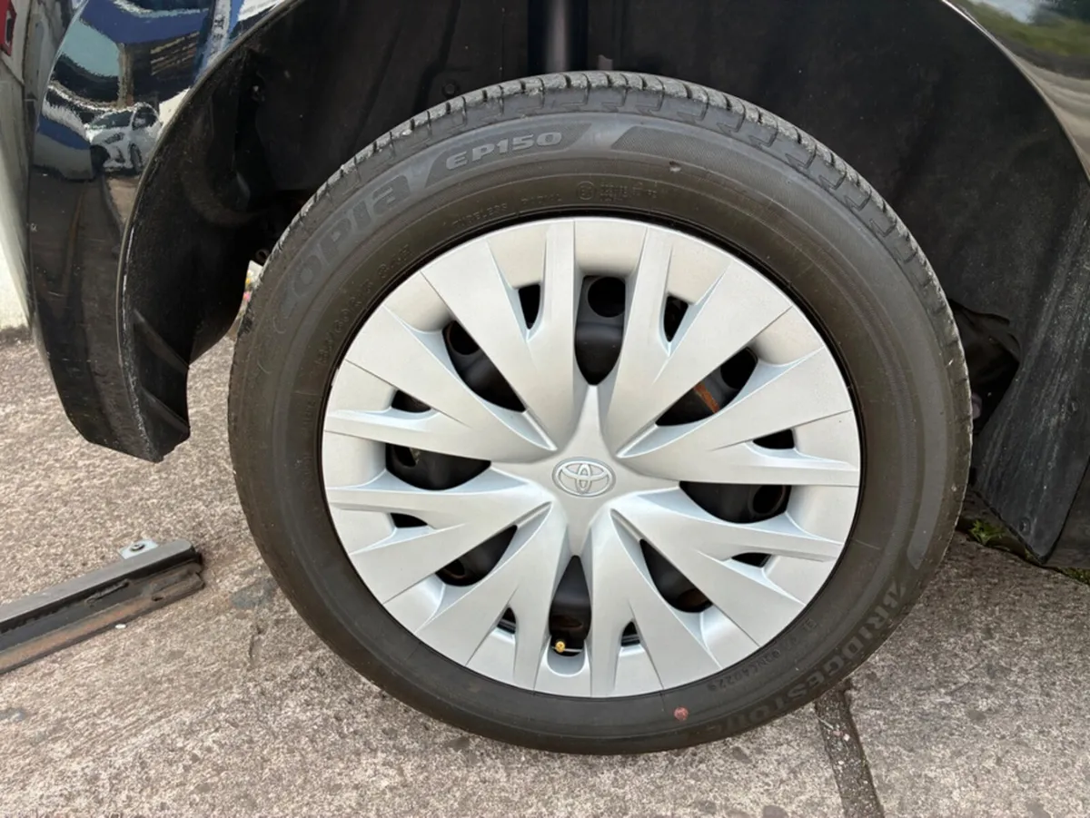 Toyota Yaris 1.5 petrol automatic hybrid - Image 2