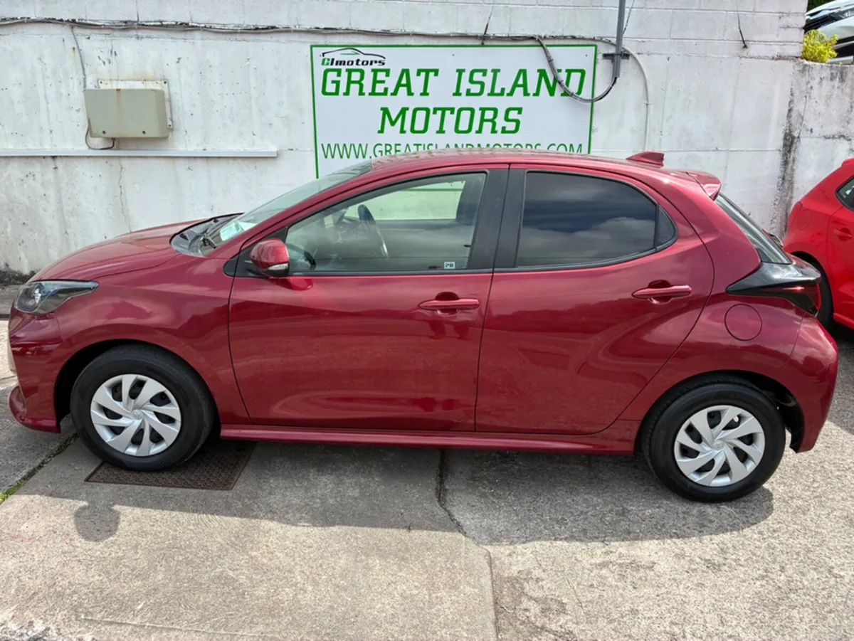 Toyota Yaris 1.0i X AUTOMATIC - Image 5
