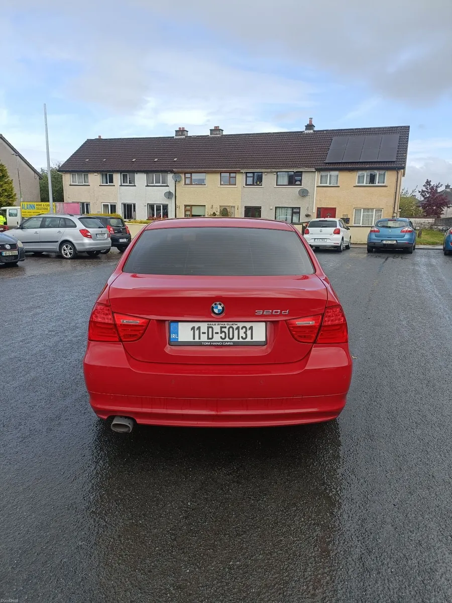 BMW 3-Series 2011 - Image 3
