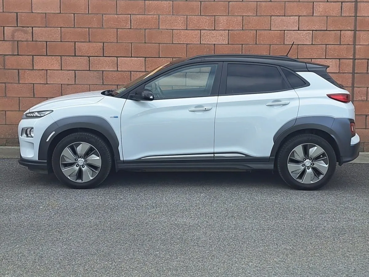Hyundai KONA Premium Model 64 K/wh Battery - Image 3