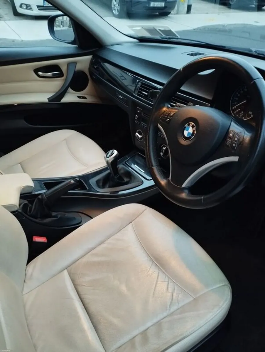 2011 Bmw 3-series - Image 4
