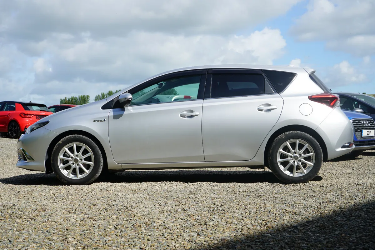 2016 Toyota Auris Hybrid - Image 5