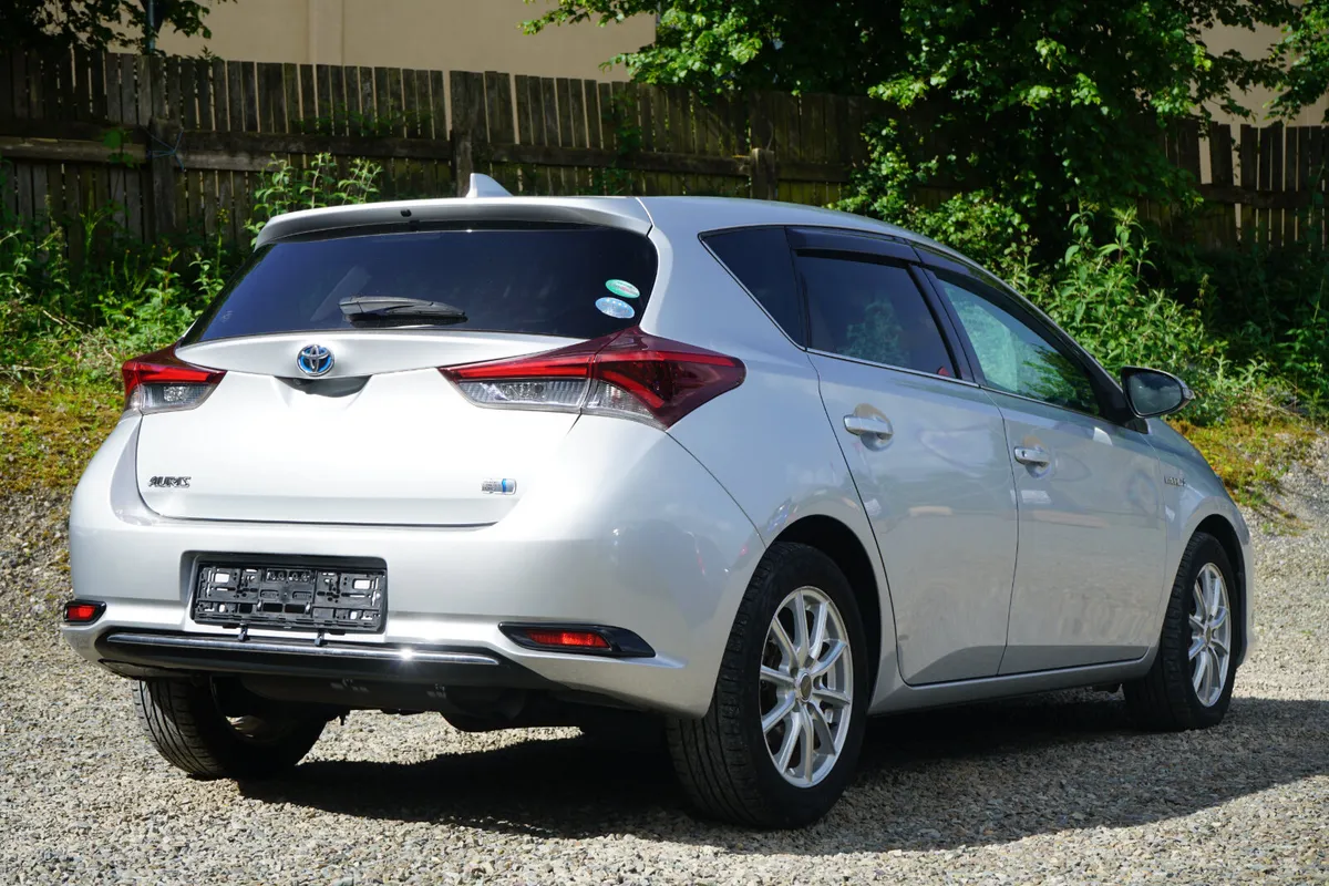 2016 Toyota Auris Hybrid - Image 3
