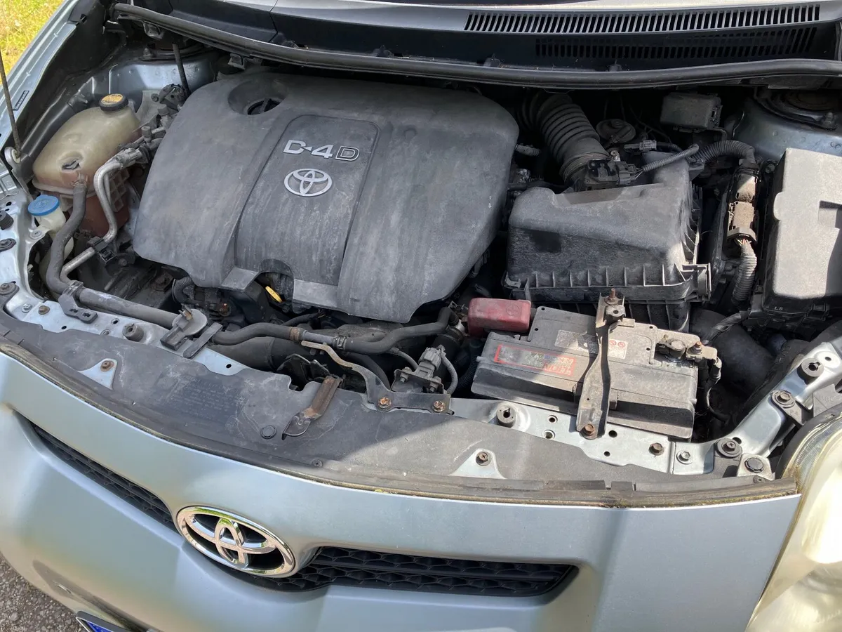 Toyota Auris 2008 - Image 2