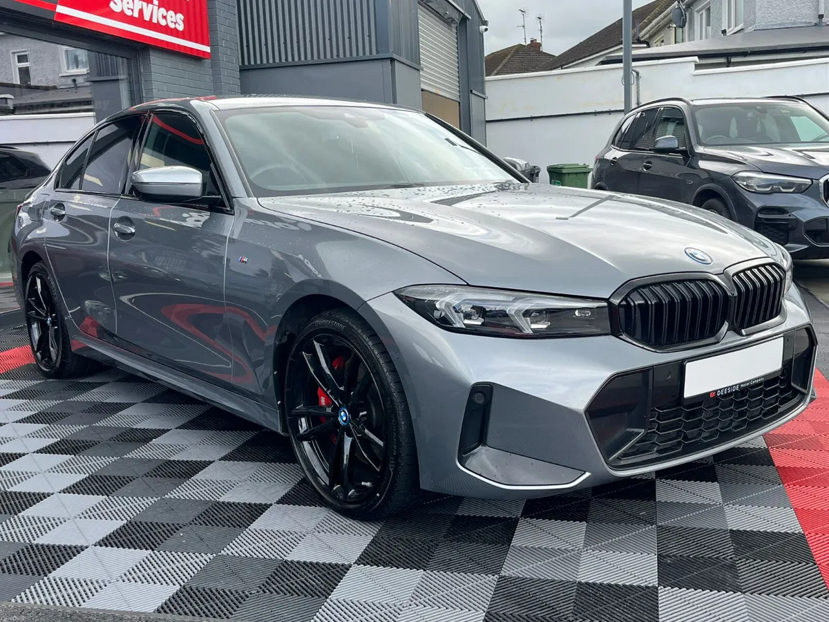BMW 3-Series 2023 - Image 4