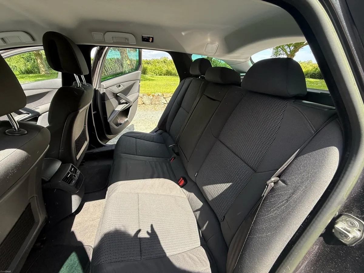 Car - Image 4