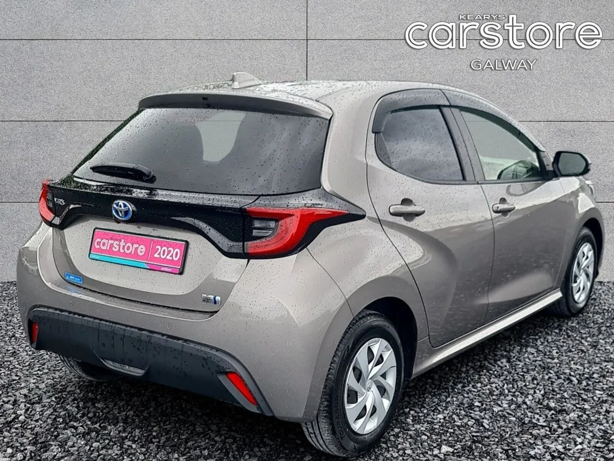 Toyota Yaris Hybrid - Image 3