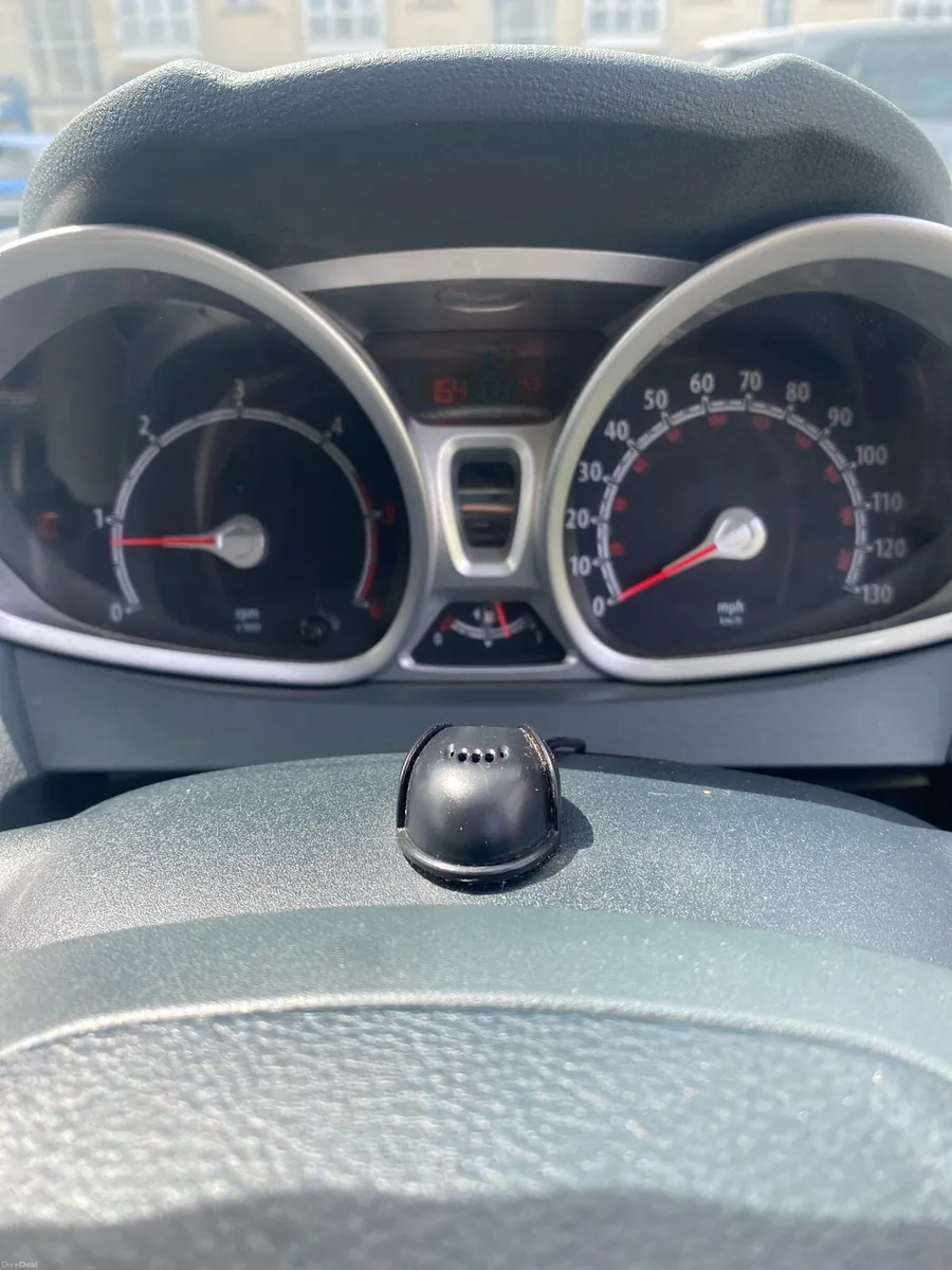 Ford fiesta titanium - Image 2