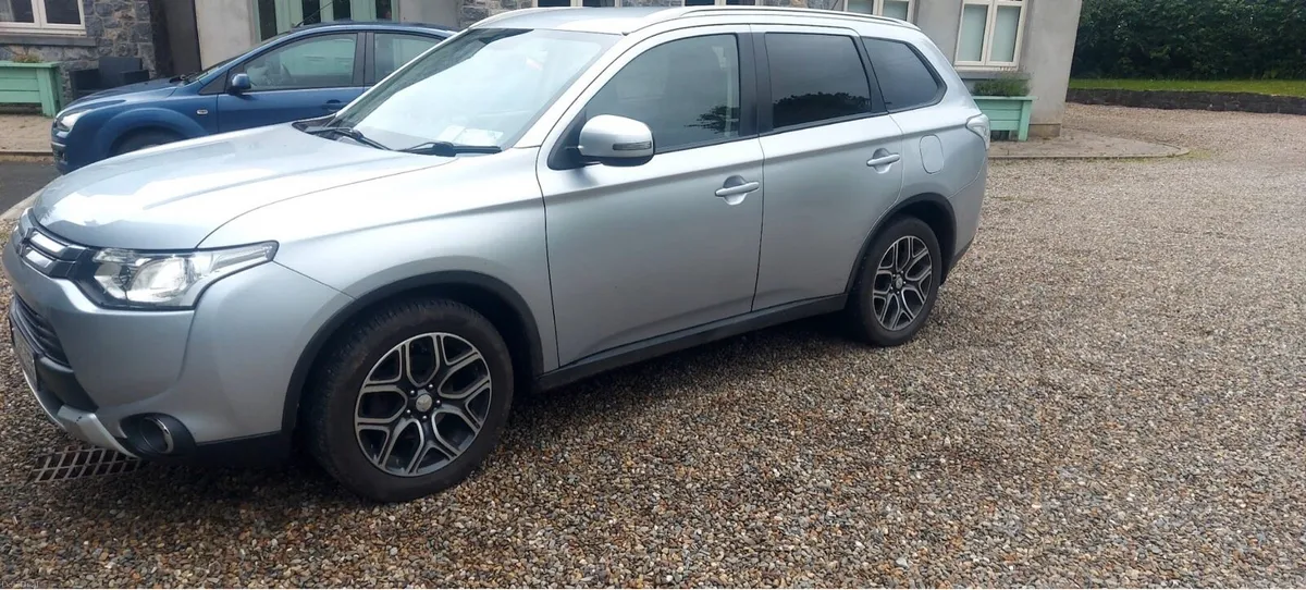 Mitsubishi Outlander - Image 2