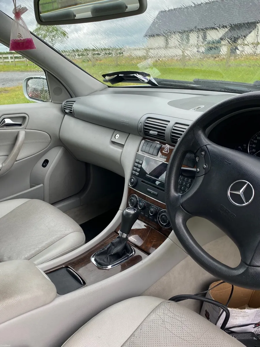 Mercedes-Benz C-Class 2005 - Image 3