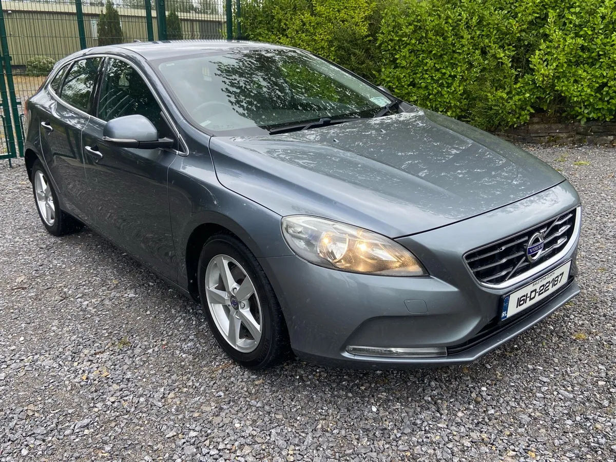 2016 Volvo V40 SE 2.0 Diesel - Image 1