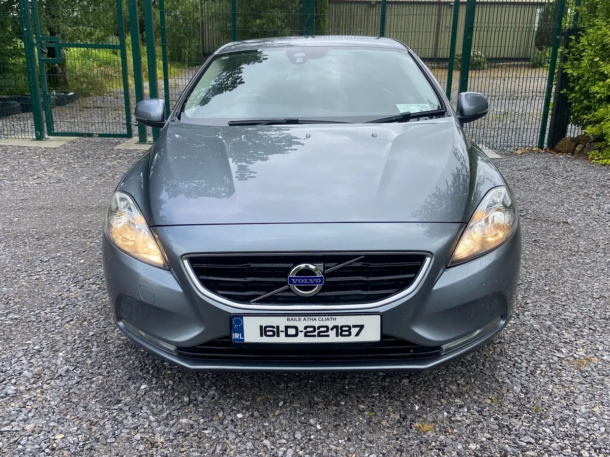 2016 Volvo V40 SE 2.0 Diesel - Image 3