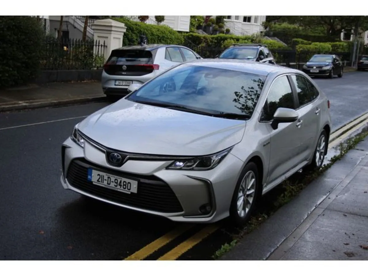 Toyota Corolla Hybrid Luna Saloon 4DR Auto - only - Image 4