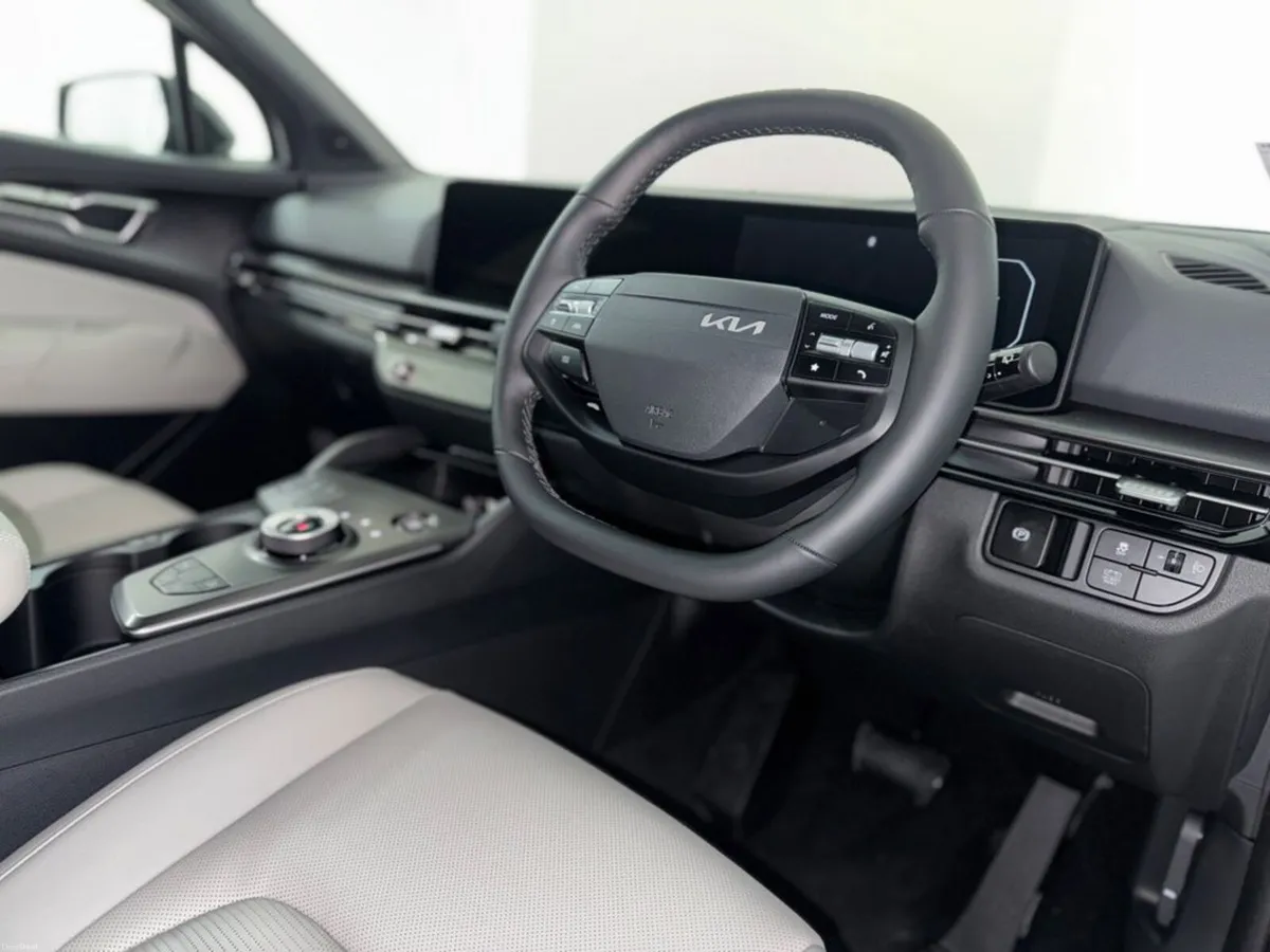 Kia Sportage 1.6 HEV Black Edition (0% Finance ava - Image 2