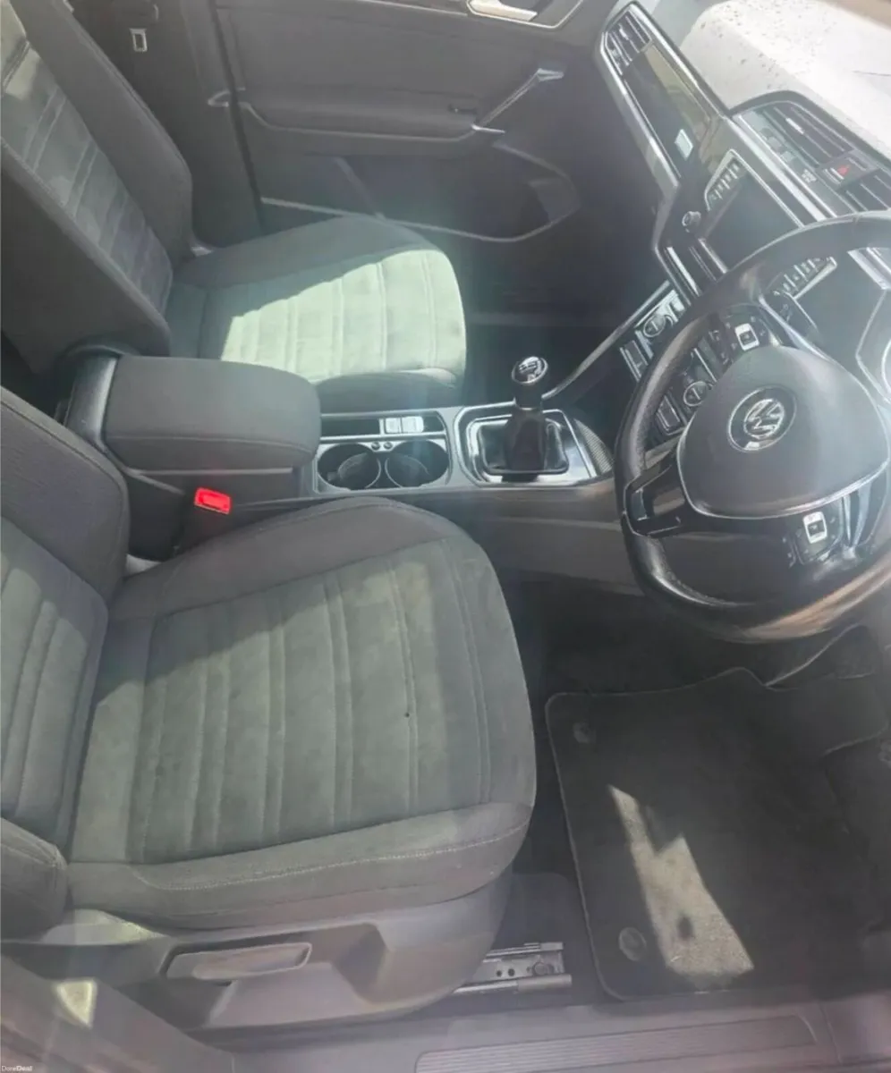 Volkswagen Touran 2016 - Image 4
