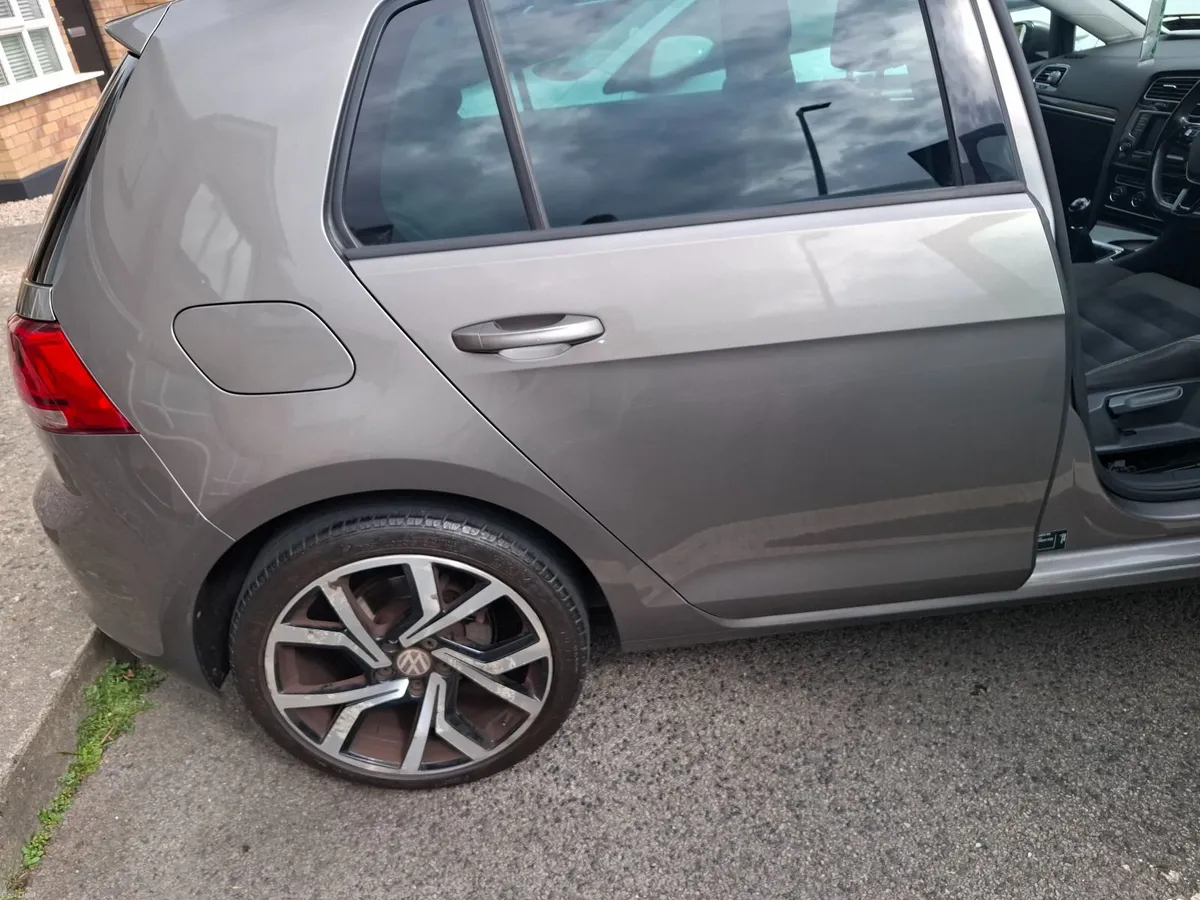 Volkswagen Golf 2015 - Image 1