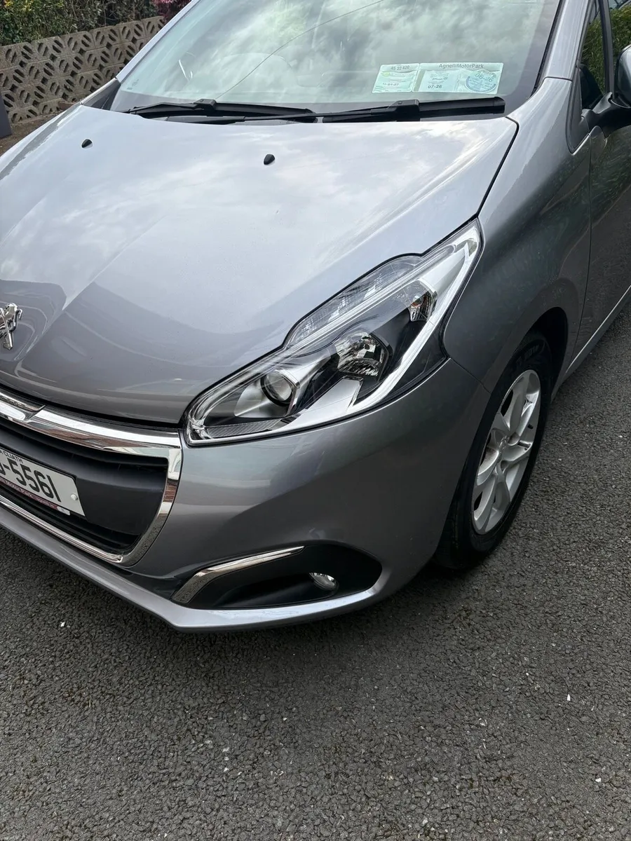Peugeot 208 - Image 2