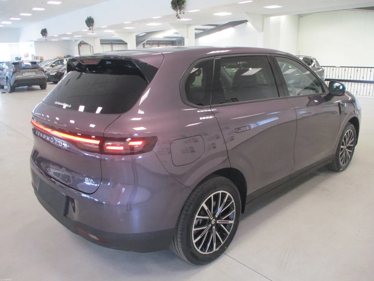 LEAPMOTOR B-10 DESIGN HYBRID EV PHEV - Image 5