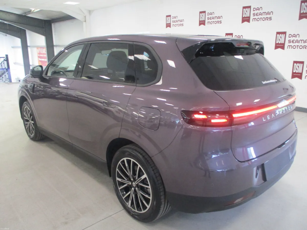 2026 LEAPMOTOR B-10 HYBRID EV PHEV - Image 3