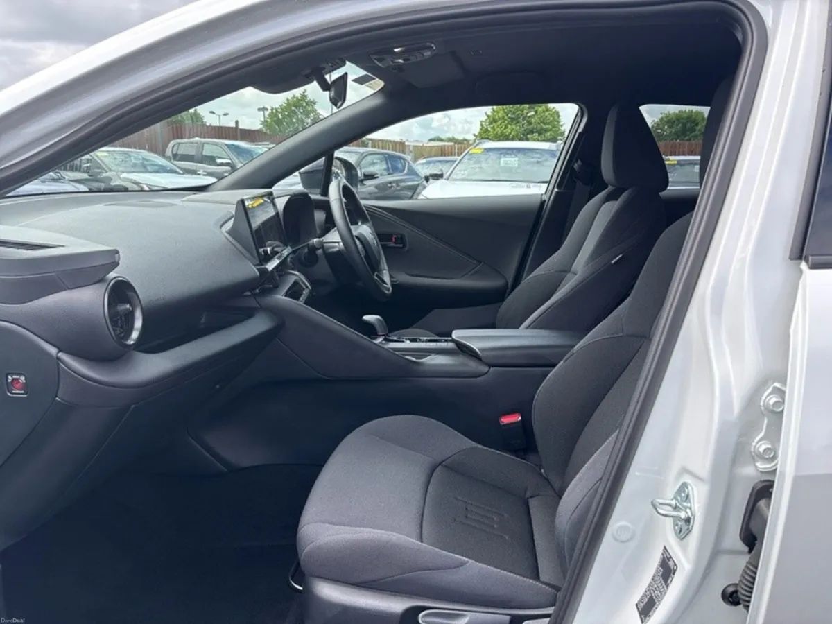 Toyota C-HR C-HR PHEV SPORT - Image 6