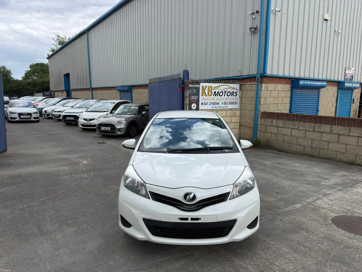 2013 TOYOTA VITZ WHITE AUTOMATIC FRESH NCT - Image 2