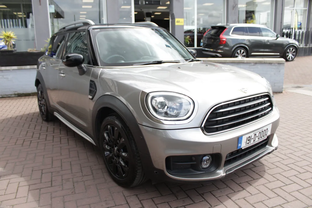 2.0D LUXURY EDITION 5DR HATCHBACK AUTOMATIC // 1 O - Image 2