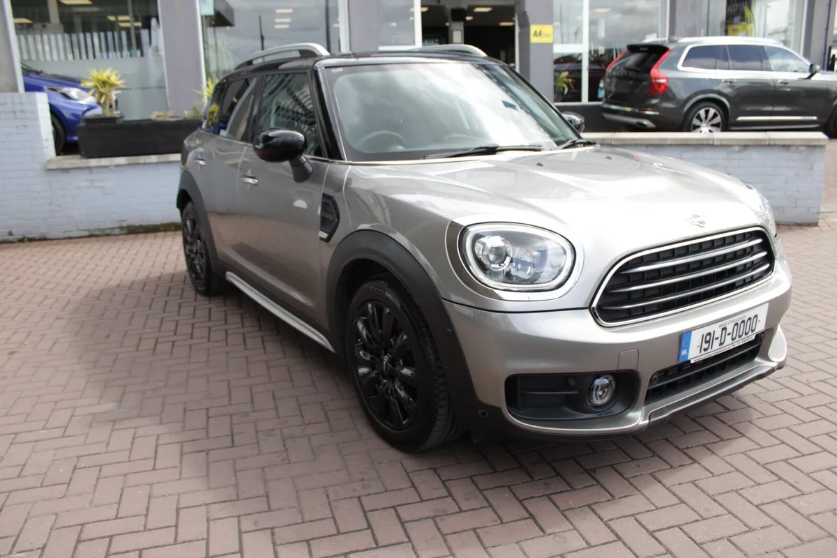 2.0D LUXURY EDITION 5DR HATCHBACK AUTOMATIC // 1 O - Image 1