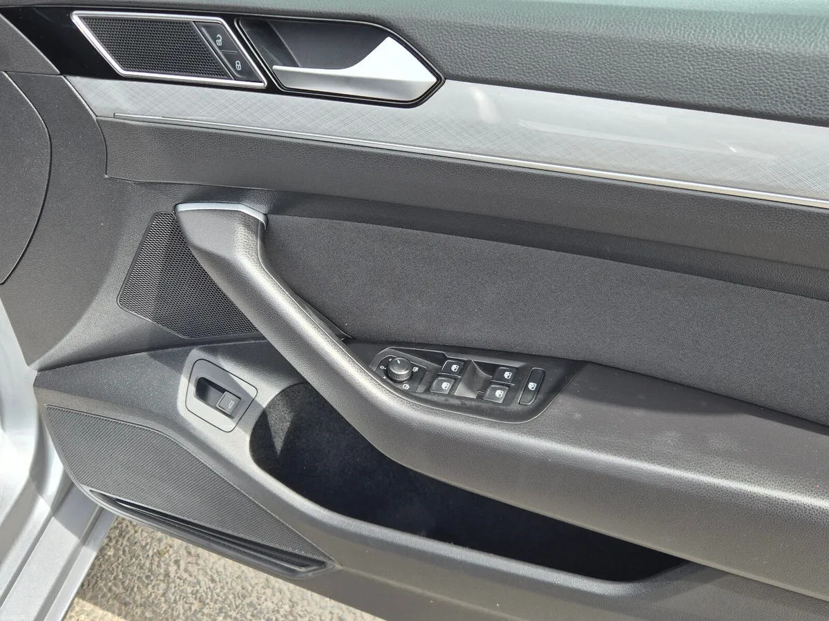 Volkswagen Passat  BUSINESS 2.0 TDI - Image 4
