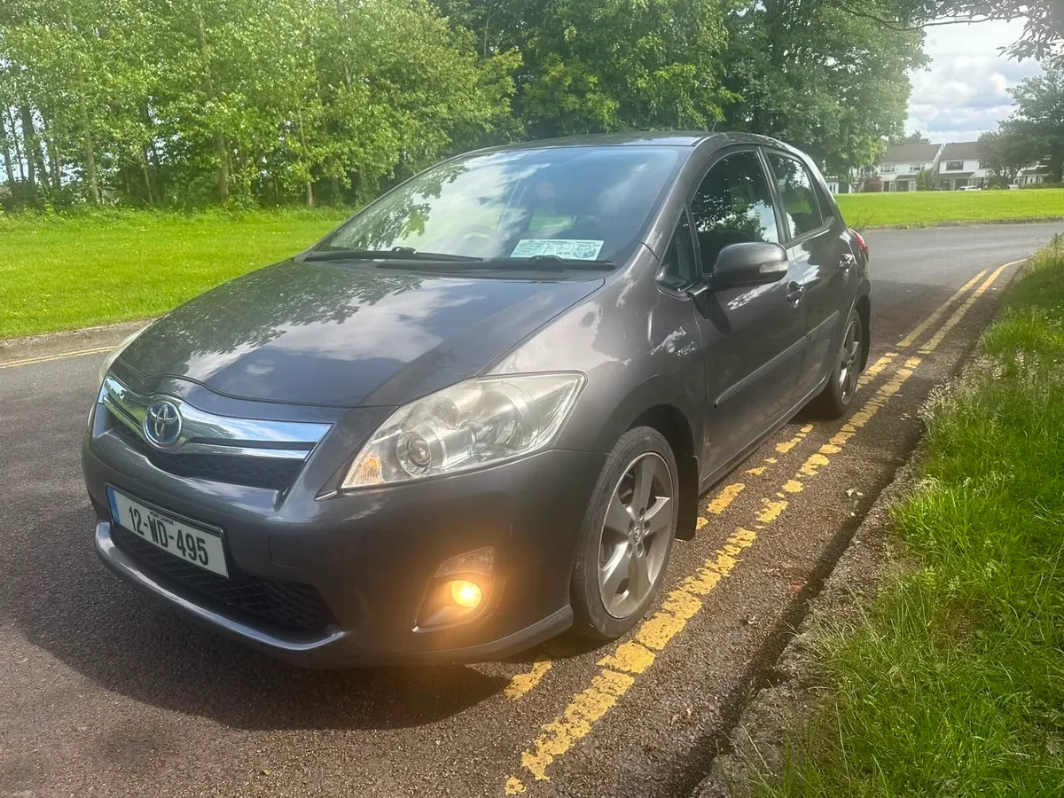 Toyota Auris Hybrid NCT 03/27 Tax 12/26 - Image 2